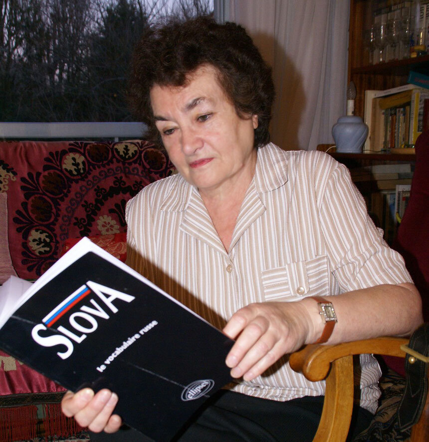 Валентина Ванель: «В работе над русско-французским словарём мне очень помогали статьи из «Аргументов и фактов». Фото А.Путинцевой, АиФ.Европа