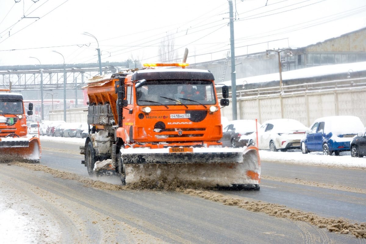 В Нижнем Новгороде усилили работу дорожных служб перед вечерними  заморозками | Нижегородская правда | Дзен