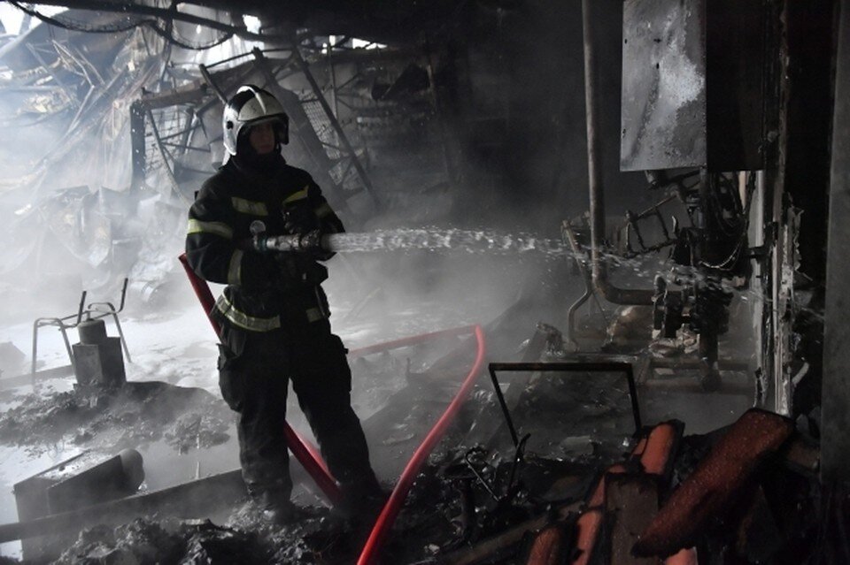     В Ростовской области сгорел ангар Владимир ВЕЛЕНГУРИН