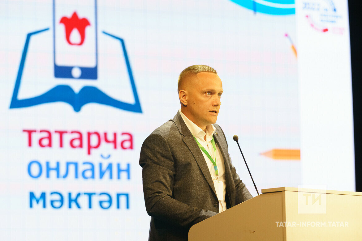 ​Рамиль Гайнуллин: «У ребенка, который предмет изучал сразу на двух языках, уровень мышления выше, и в будущем у него больше возможностей для развития». Фото: © Салават Камалетдинов / «Татар-информ»