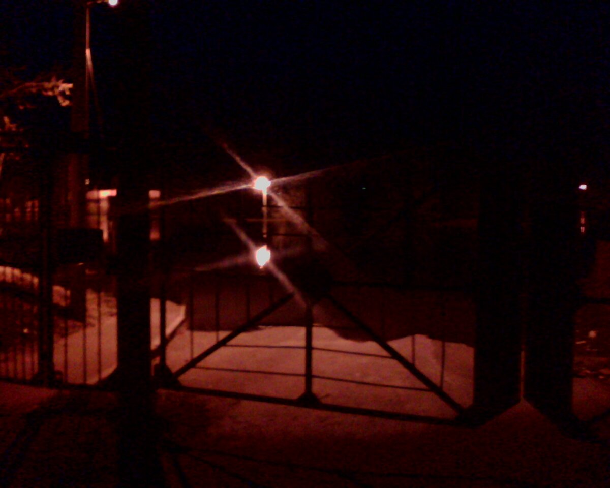 вода почти вышла за ворота