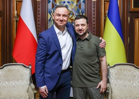    Азаров: поляки могут ввести войска в истощённую Украину и присвоить себе её западные территории