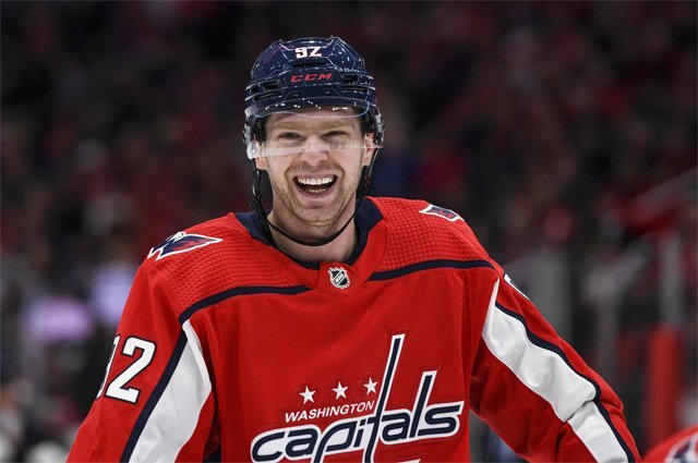    Чем российский хоккеист Кузнецов разозлил легенду НХЛ Уэйна Гретцки?