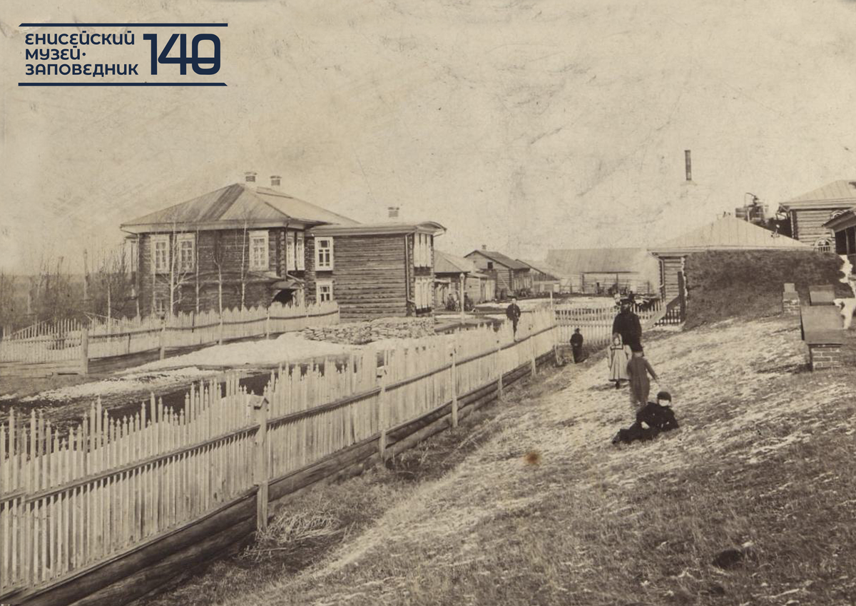 Двор на винокуренном заводе В.М. Харченко. 1900 год.