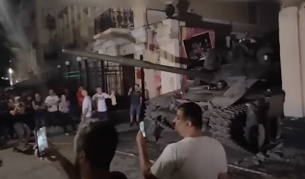 Обзор выпуска "Не все золото, что блестит" программы "Бесогон" Никиты Михалкова