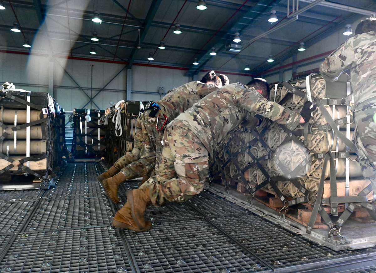    США объявили о дополнительной военной помощи Украине на $1,3 млрд Марина П.