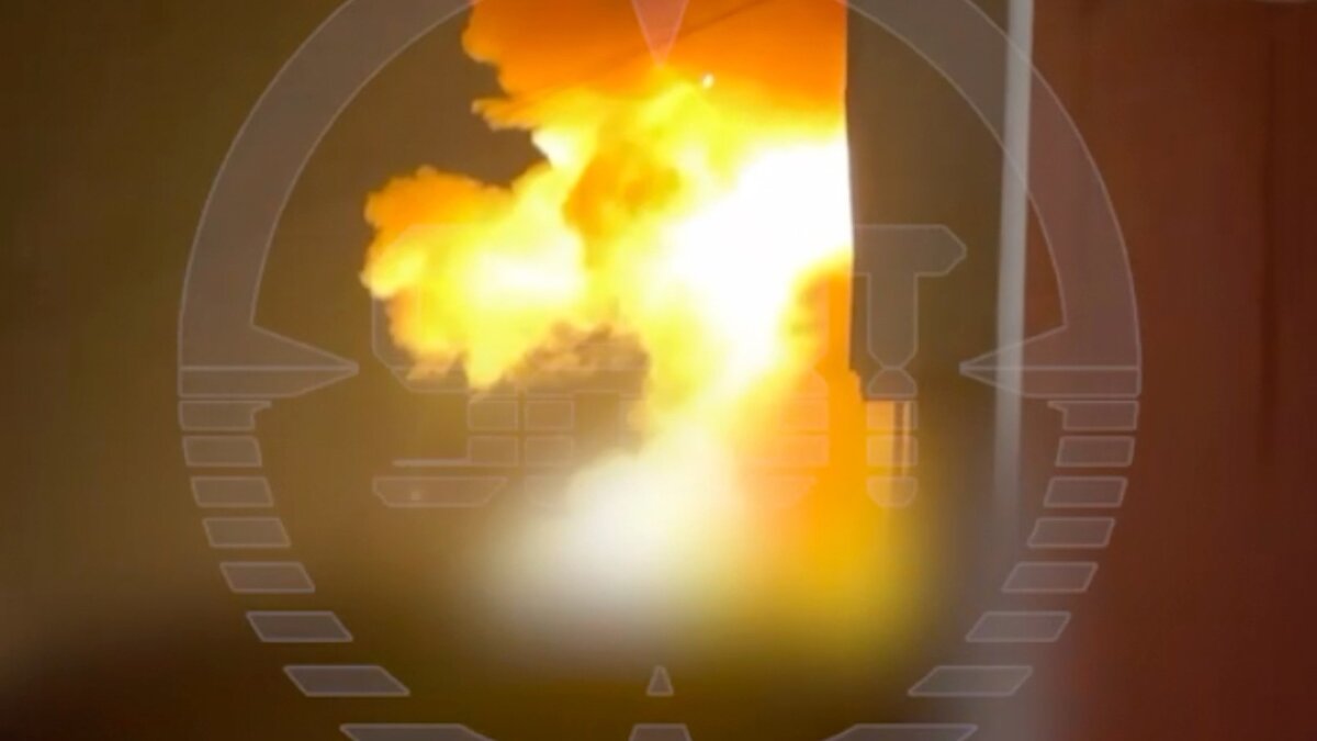     По Севастополю нанесли ракетный удар ночью на 13 сентября. Начался большой пожар.