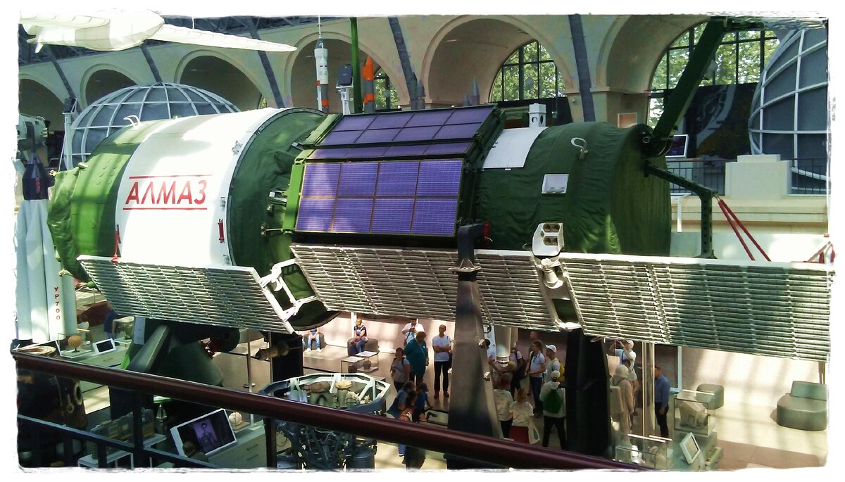 Центр Космонавтики и Авиации в павильоне Космос ВДНХ, Москва.