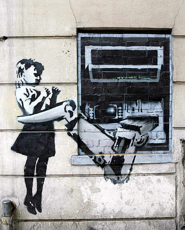Какой бэнкси. Граффитист Бэнкси. Banksy художник картины. Лондонский художник Бэнкси. Стрит-арт художник Бэнкси.