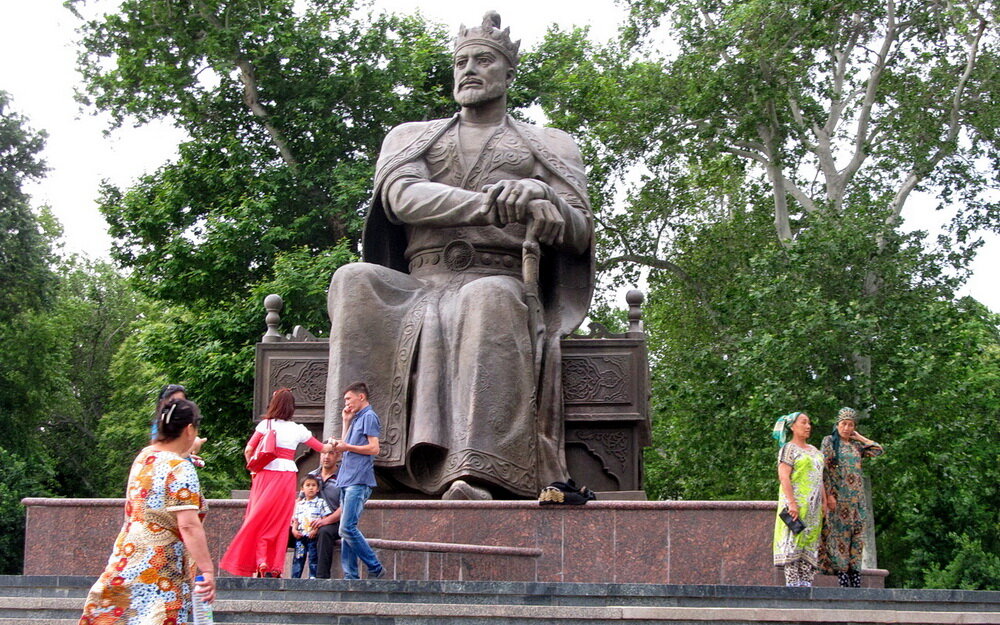 Памятник Тимуру (Тамерлану) в Самарканде. Фото автора.