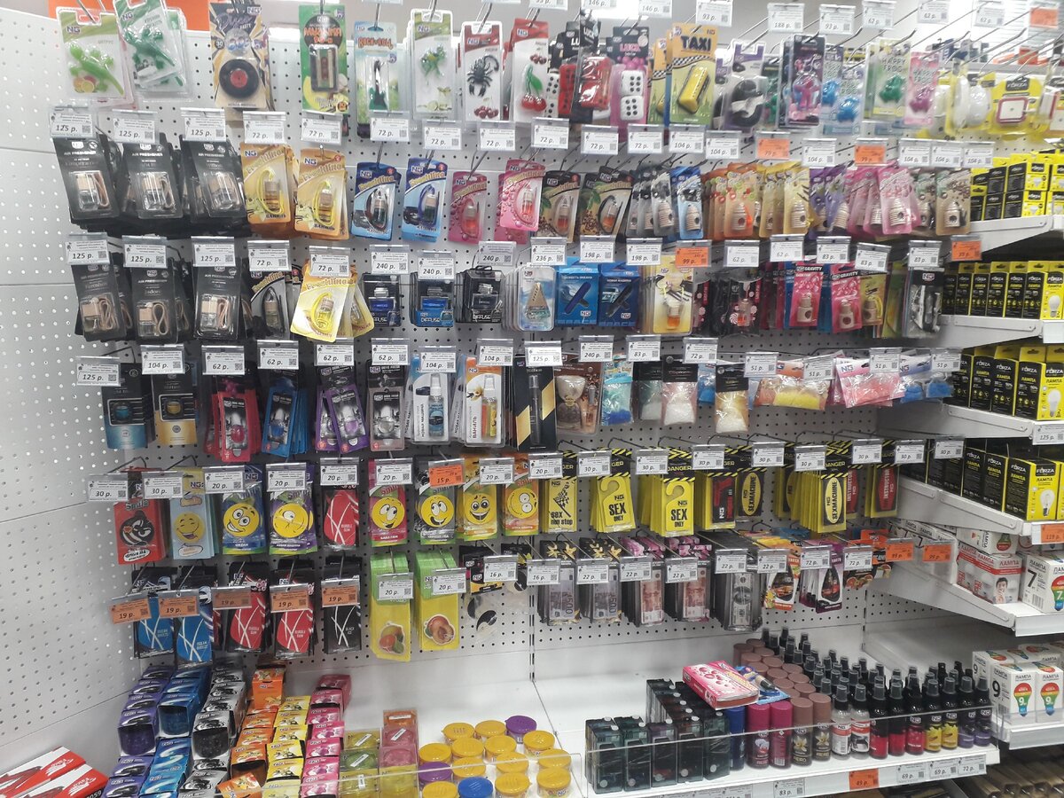 Стеллаж с ароматизаторами