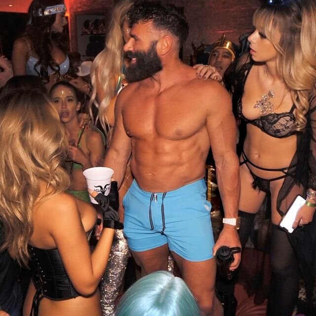 Источник фото: https://www.instagram.com/danbilzerian/