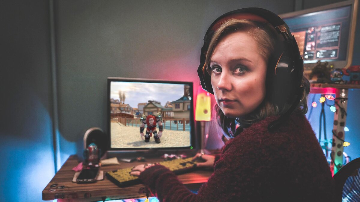 Мэгги (фрагмент постера сериала "Битые пиксели"). Листайте галерею