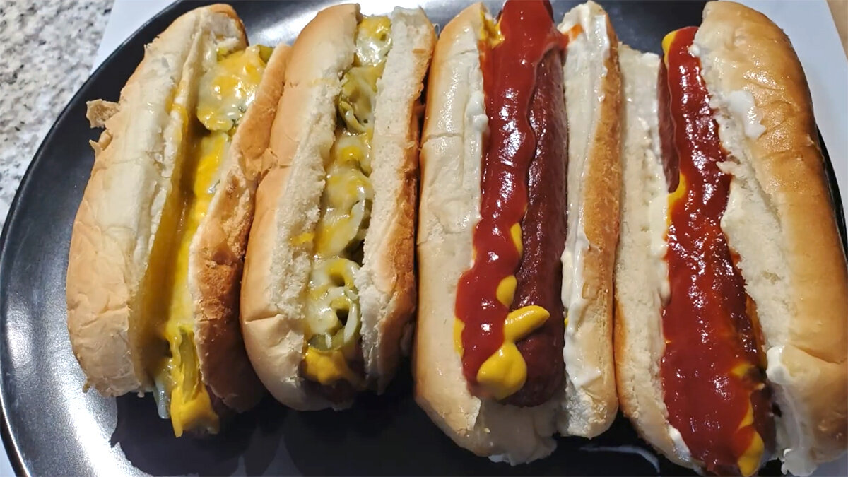 Сегодня приготовим 2 вида простейших хотдогов для быстрого перекуса.