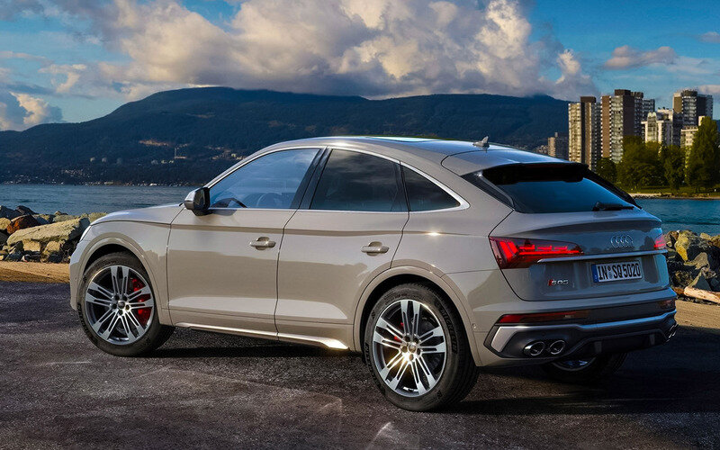  Из уже рассекреченных новинок марки Audi к нам собирается Q5 Sportback. Отличий от стандартного кроссовера — разве что силуэт.