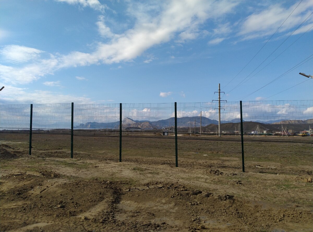 И опять забор...