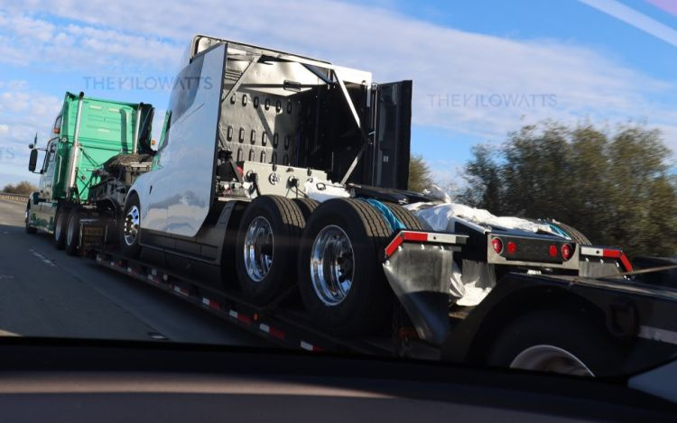Ранее замеченный Tesla Semi