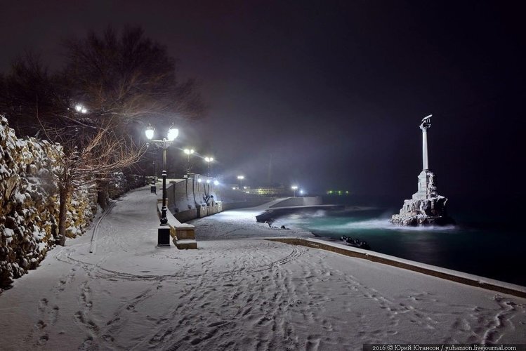 Набережная Севастополя в снегу