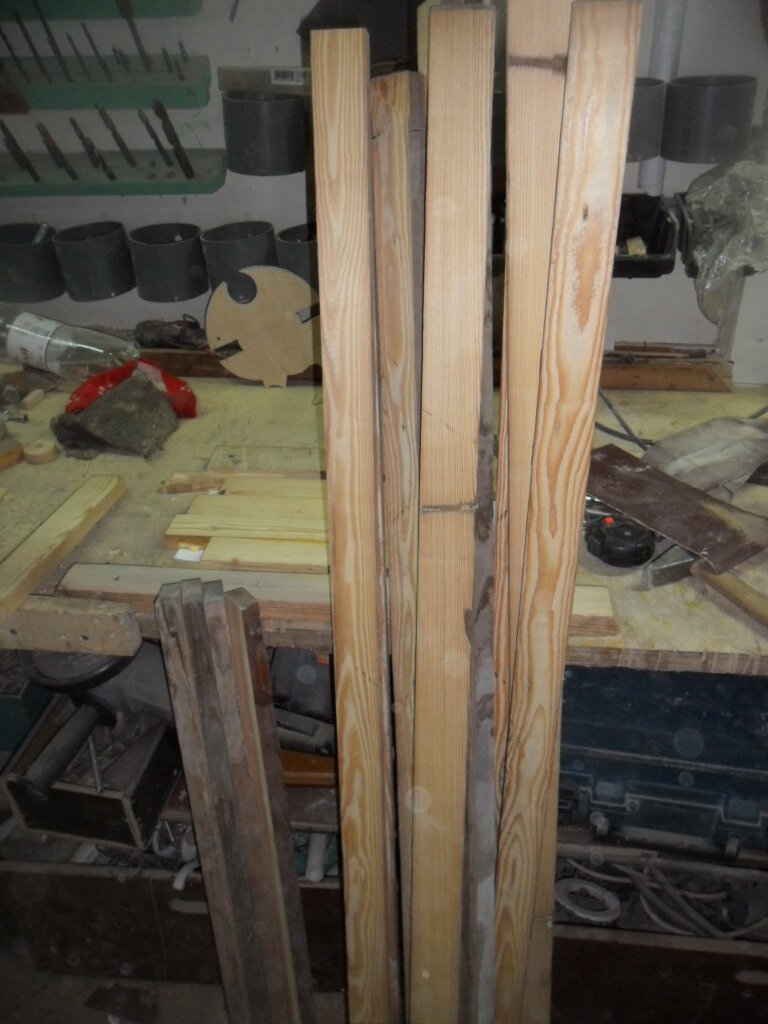 Бруски из очень старой доски.