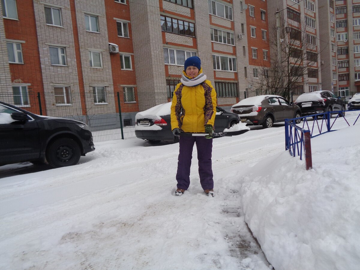 Копаю. Вызволяю машину. Не отстаю от соседей.