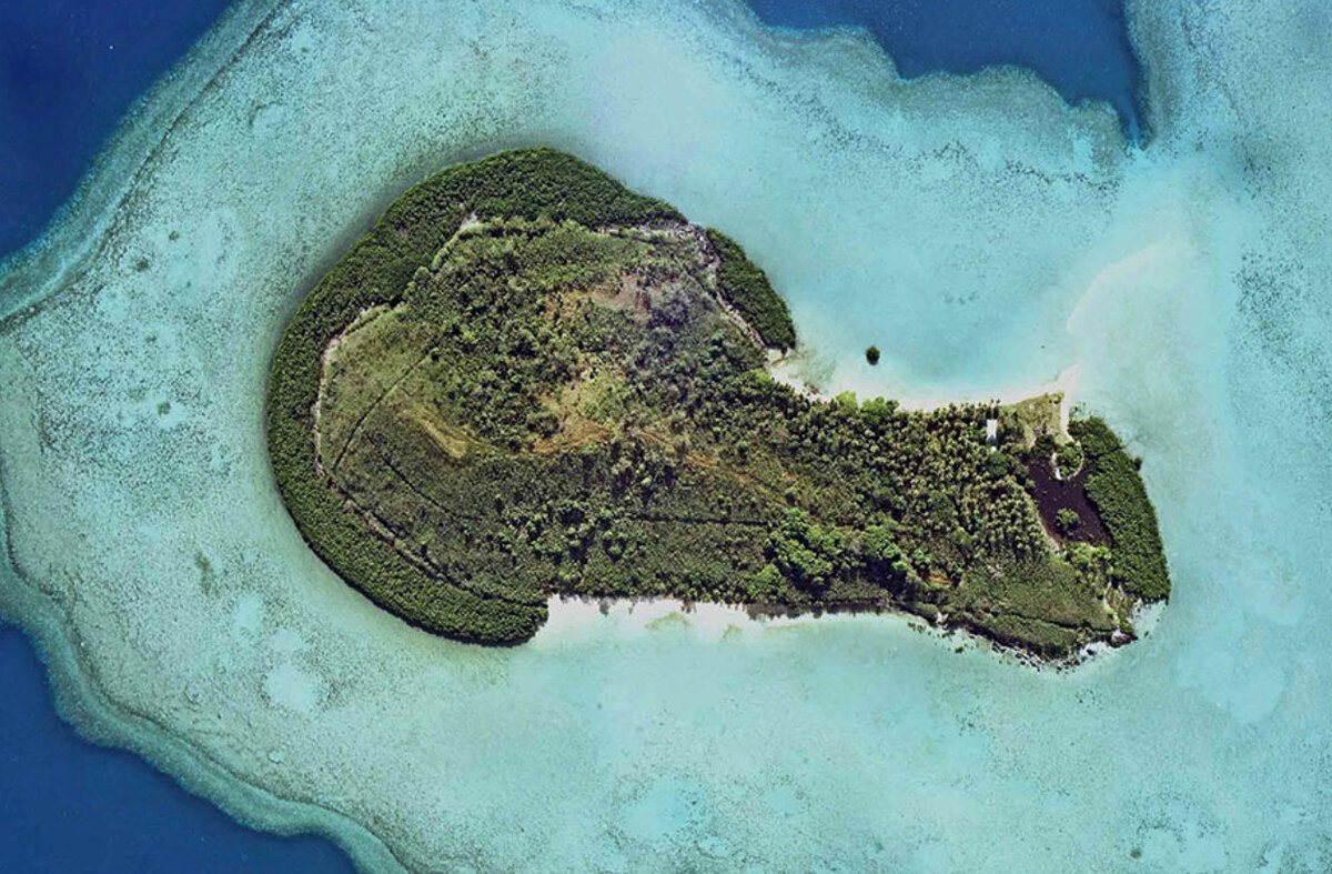Shape island. Остров Мавува Mavuva Island. Остров Банаба (banaba). Необычные острова. Формы островов.