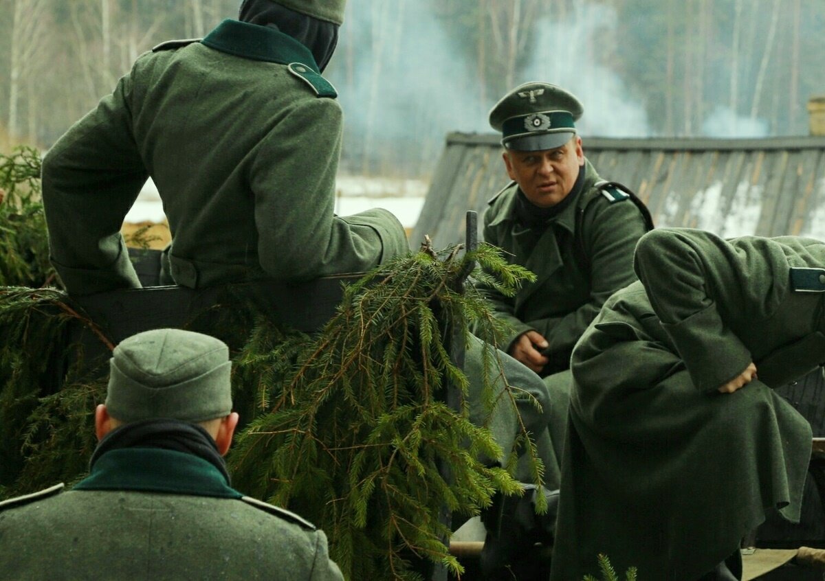 Кадры из фильма Максима Бриуса, Леонида Пляскина "Зоя" (фото: https://goo.su/4Gn1).