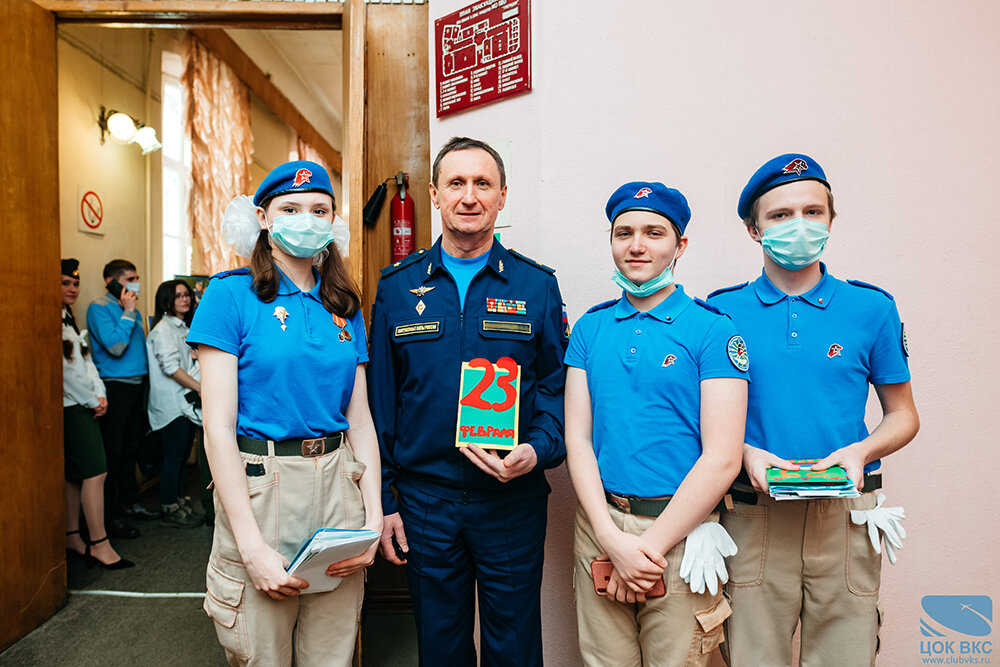 Военнослужащих и ветеранов ВКС поздравили в рамках акции «Защитнику Отечества»