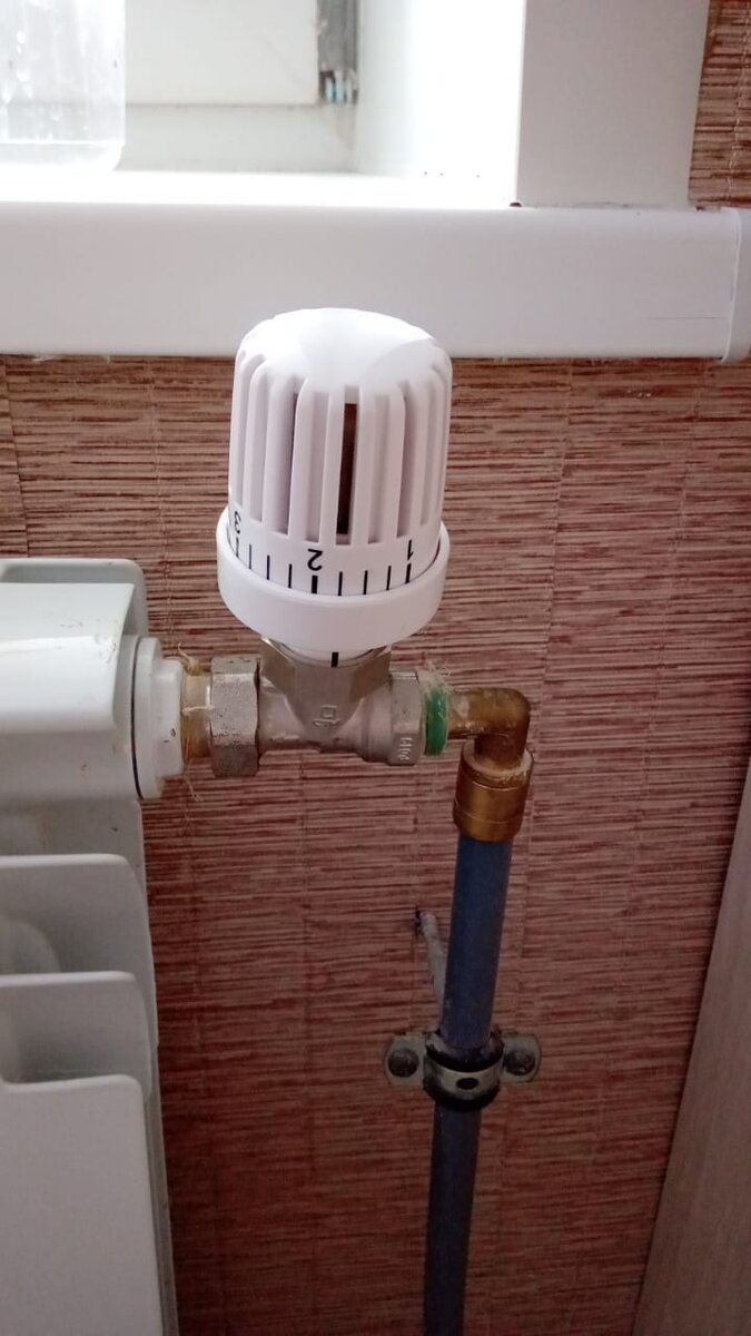 Авторское фото. Терморегулирующая головка с жидкостным наполнением датчика.