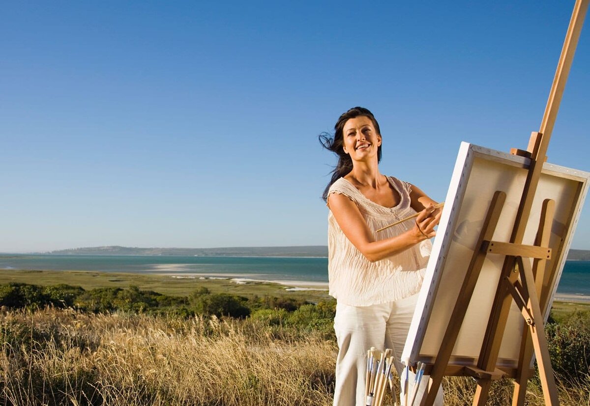 женщина бизнесмен. счастливые люди в офисе. профессиональная реализация женщин. социальные координаторы в больницах москвы. профессиональная реализация женщин.