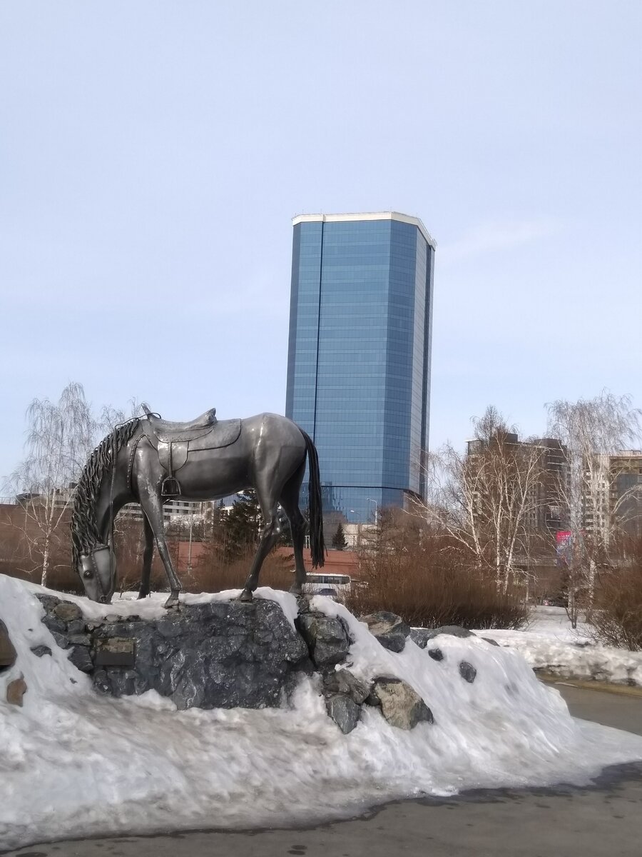 Фото автора. Памятник белой лошади. Входит в комплекс, посвященный  освоению Сибири казаками