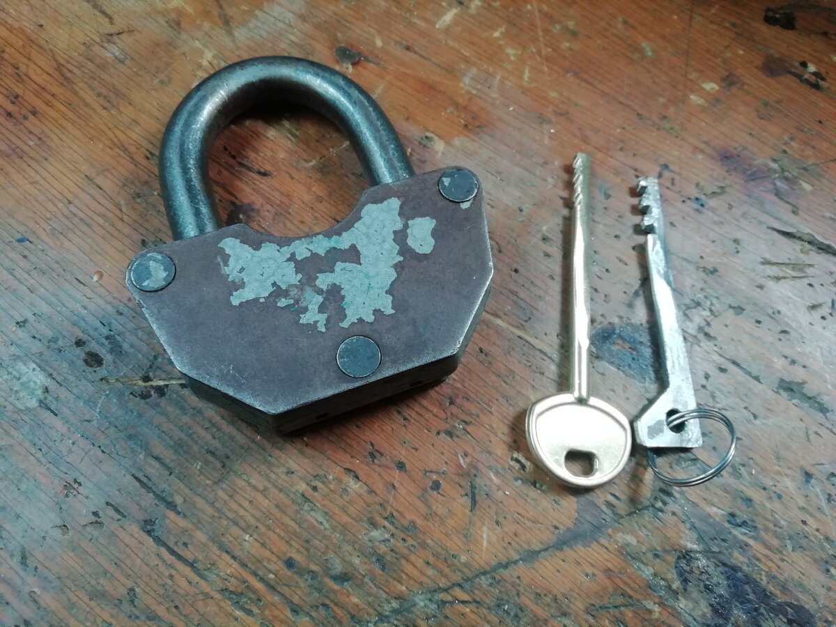 ВЕСНОЙ ЗАМОК 