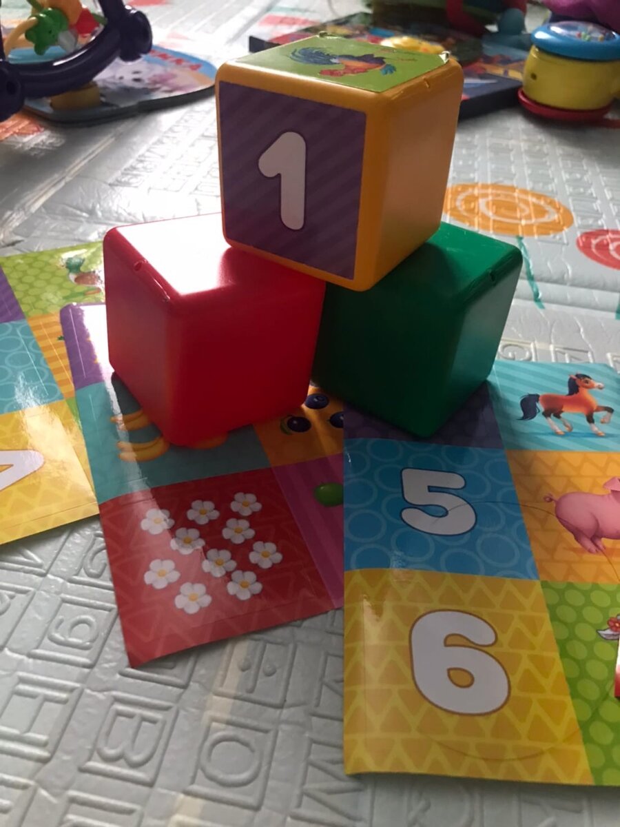 Развивающие кубики.