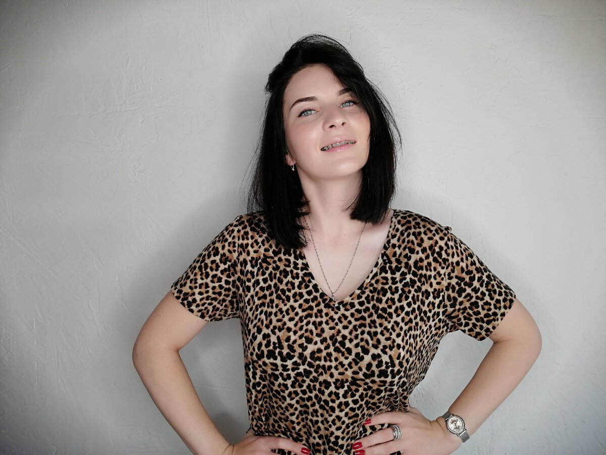 Я через месяц после установки брекетов. Первое моё фото с улыбкой за 28 лет.