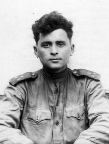 С.П. Гудзенко ( 1922 - 1953 ) советский поэт-фронтовик.