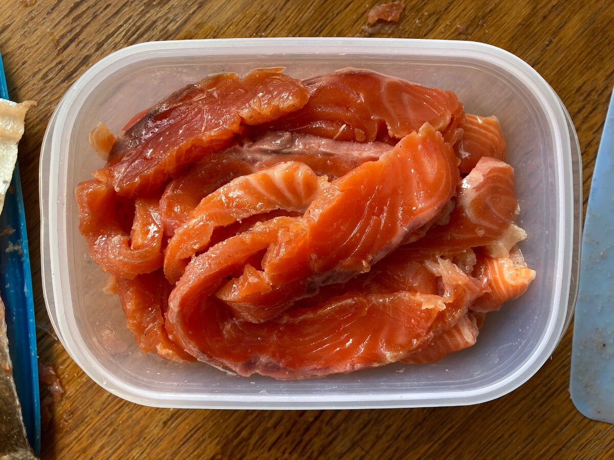 Простой рецепт посолить красную рыбу. Как солить мяса рыбу курицу. Имена для красной рыбы курочки на русском