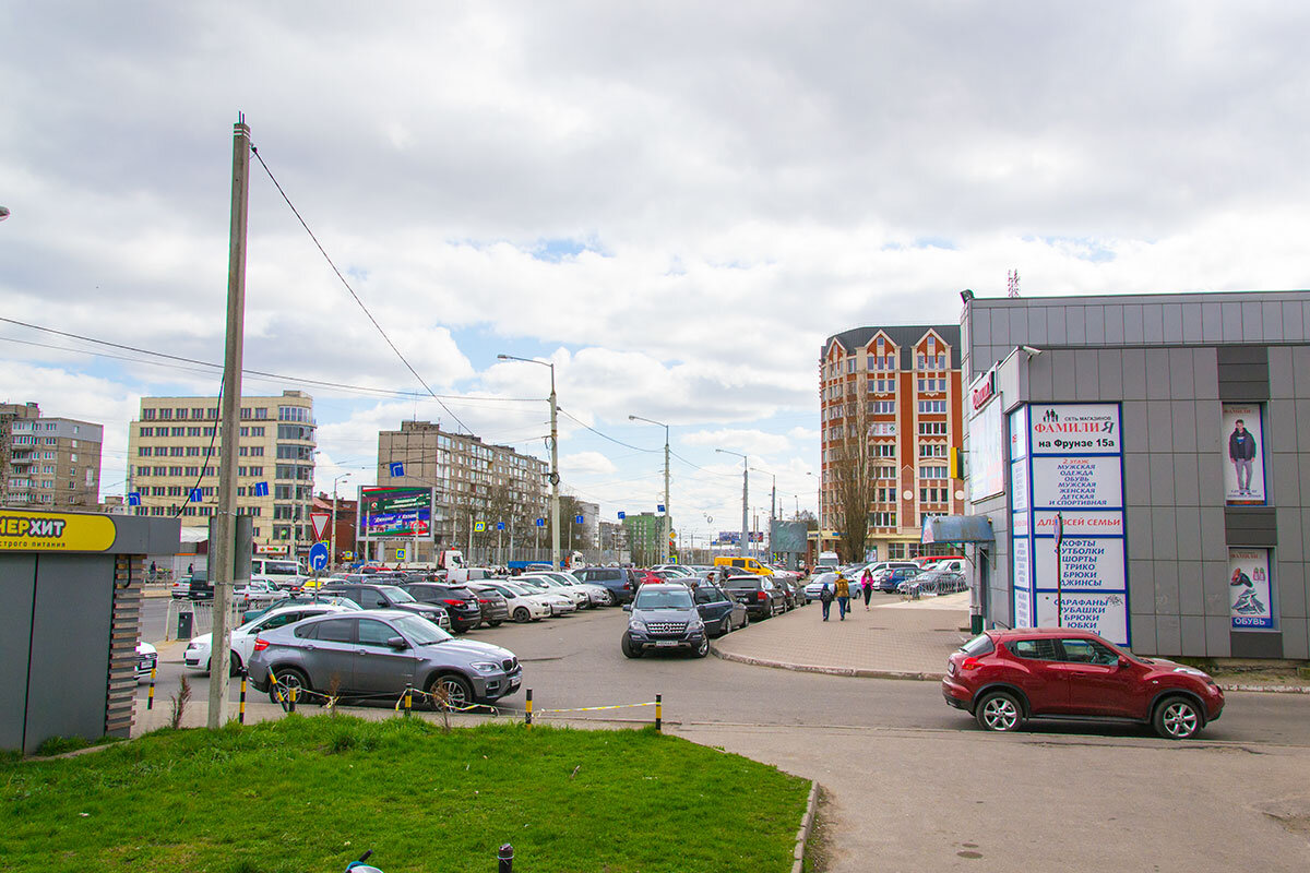 Тот же вид сегодня: перекресток Фрунзе - 9 Апреля