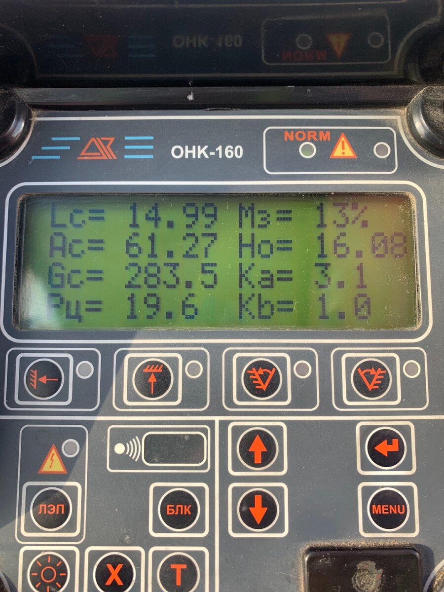 Lc-длина стрелы; Ас-угол наклона стрелы; Gc-азимут (угол поворота платформы); Рц- давление в цилиндре; Мз-степень нагрузки крана; Но-высота оголовка стрелы; Ка-угол продольного крена; Кb-угол поперечного крена