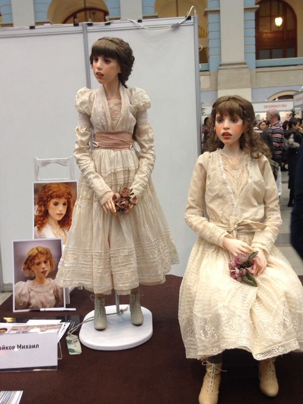 Фото автора. Вот такое не самое удачное фото у меня нашлось с выставки 2013 года. Пишут, что именно в этом году к Михаилу пришла известность