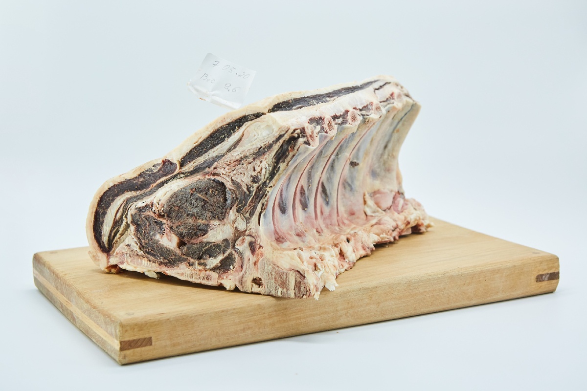 Мы для выдержки используем говядину смешанного откорма.