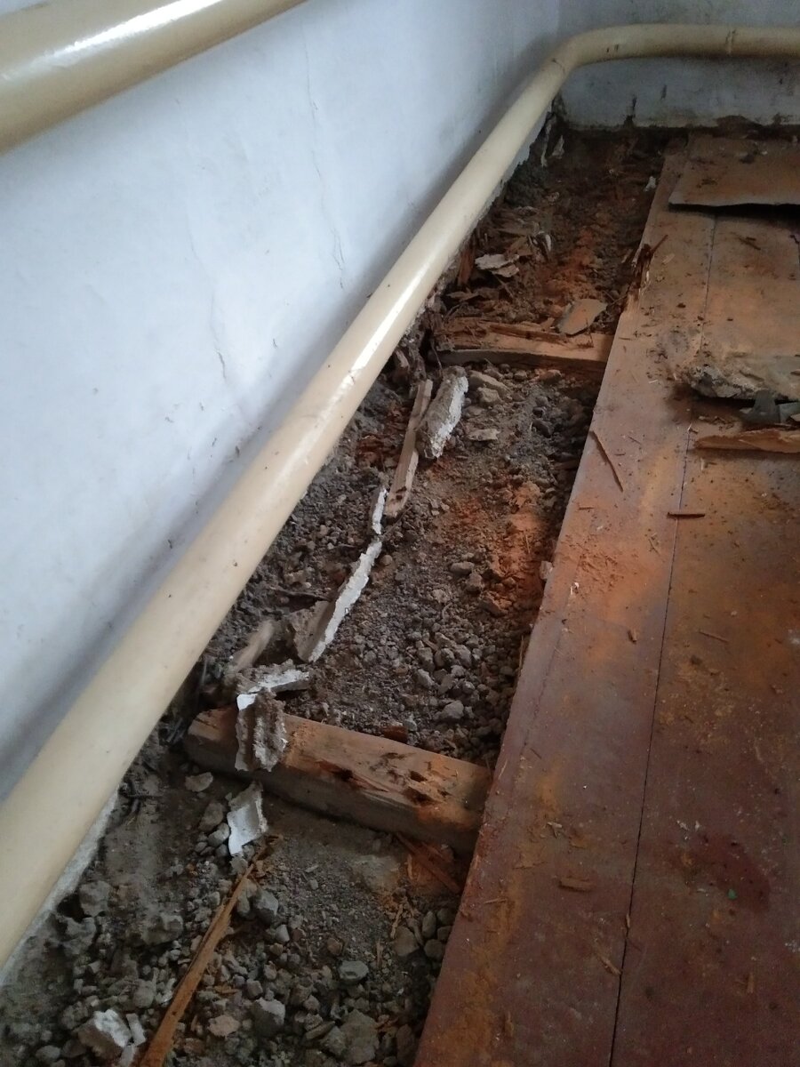 Начали снимать пол