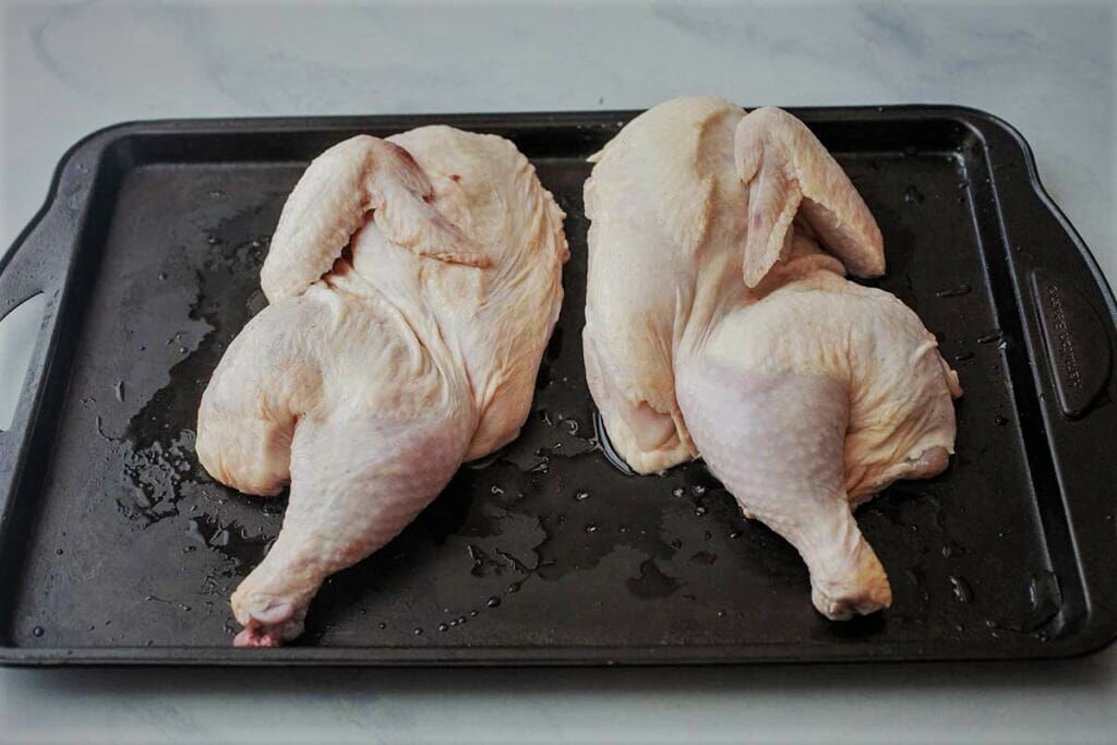 Долго ли размораживается курица. Разморозил курицу и она пахнет. Как разморозить курицу. Как быстро разморозить курицу. Сколько размораживать курицу в холодильнике