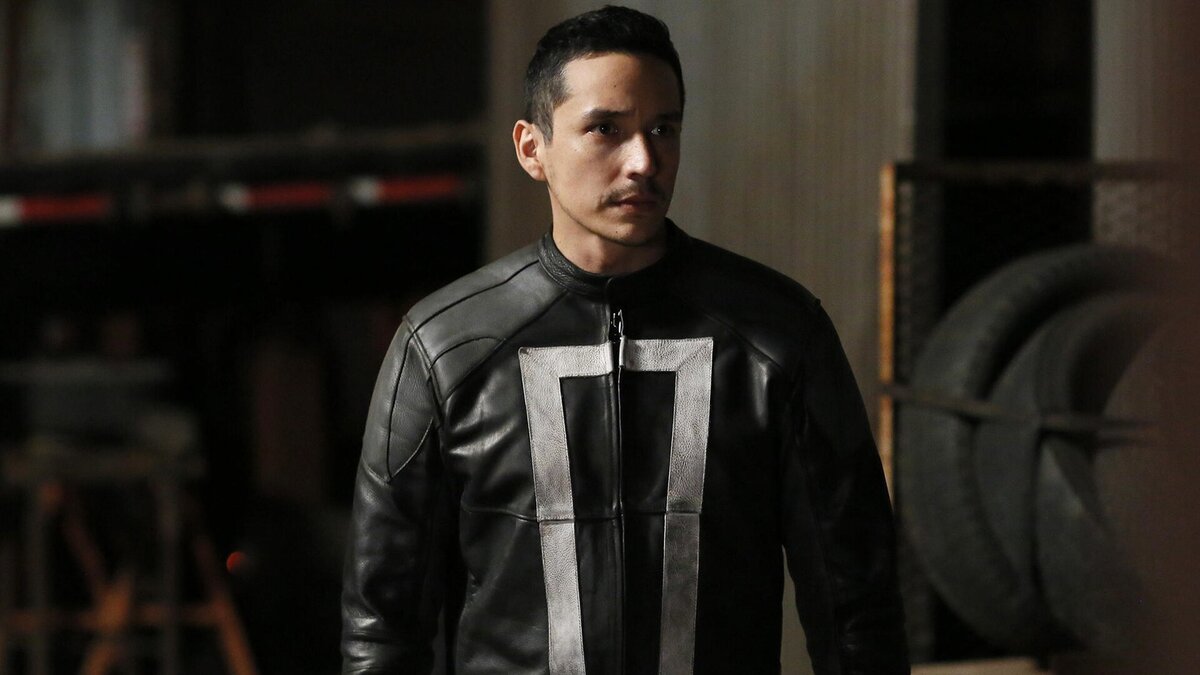 Луна в роли Робби Рейеса