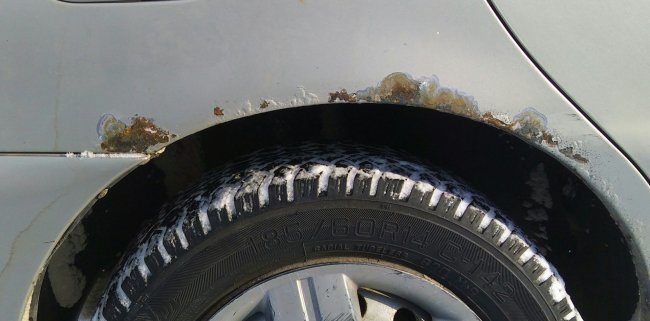 Для того чтобы убрать ржавчину, можно применить шкурку, напильник или болгарку.