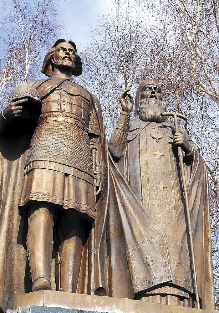 Памятник основателю Нижнего Новгорода владимирскому князю Юрию (Георгию) Всеволодовичу и епископу Симеону Суздальскому. Фото взято с ресурса Яндекс.Картинки