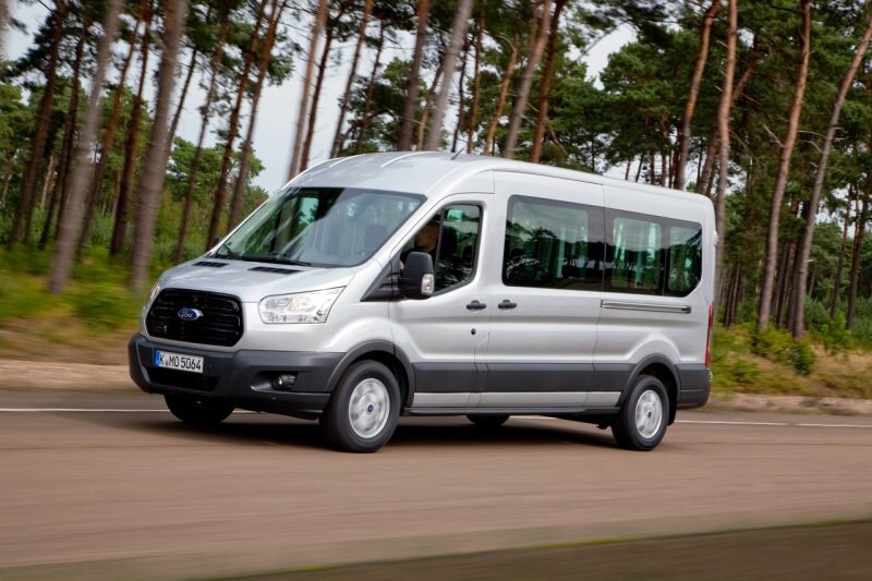 Микроавтобус Ford Transit в аренду (с водителем)