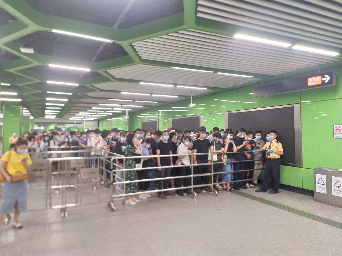 Регулировка движения пассажиров метро в КНР