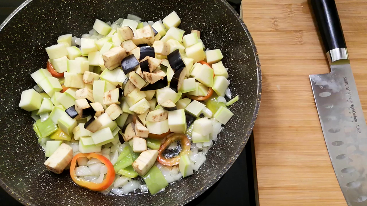 Нарезанные овощи для рагу