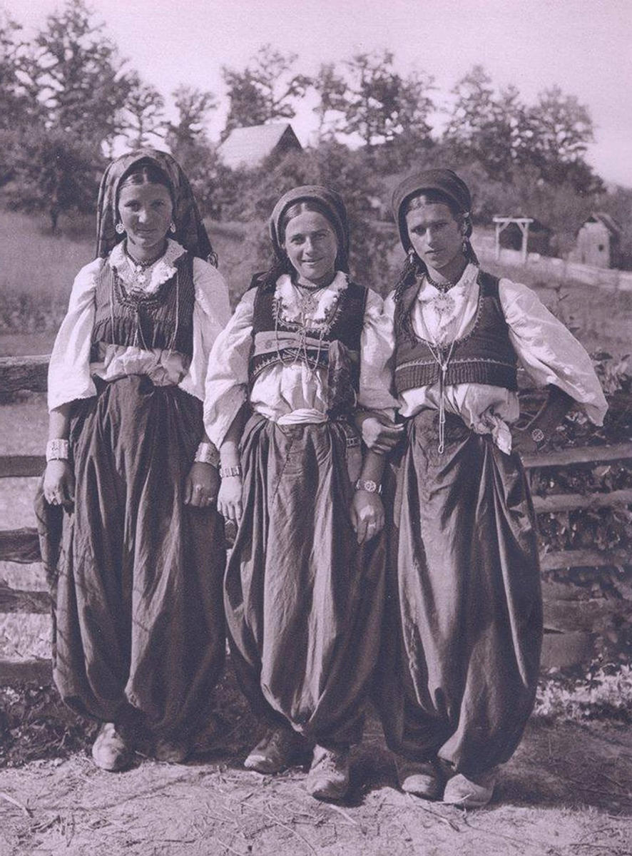 Народы населяющие польшу. Босняк Босния. Босния и Герцеговина национальный костюм. Боснийцы 19 век. Югославский костюм национальный