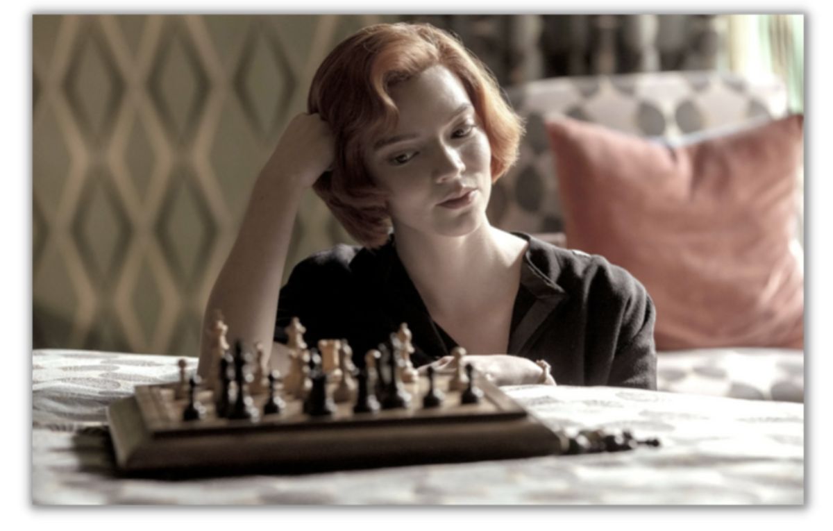 кадр из мини-сериала "Ход Королевы"