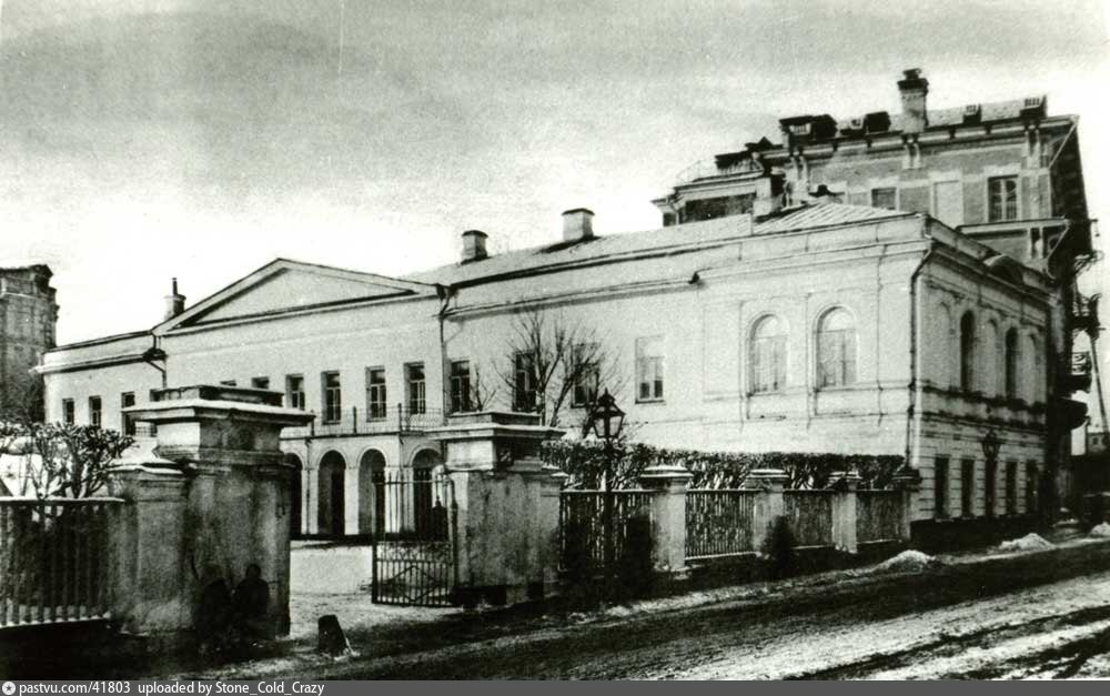 Дом, в котором последние годы жизни провёл Н.В. Гоголь, 1901-1910. Никитский бульвар, 7А. С сайта www.pastvu.com.